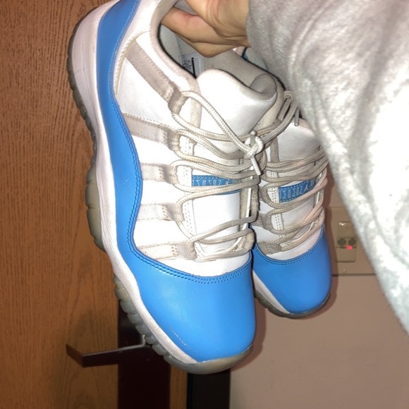 Jordan 11s university blue - Picture 2 of 2